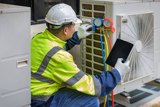 Professional Hvac technician working in Chicago Park, CA